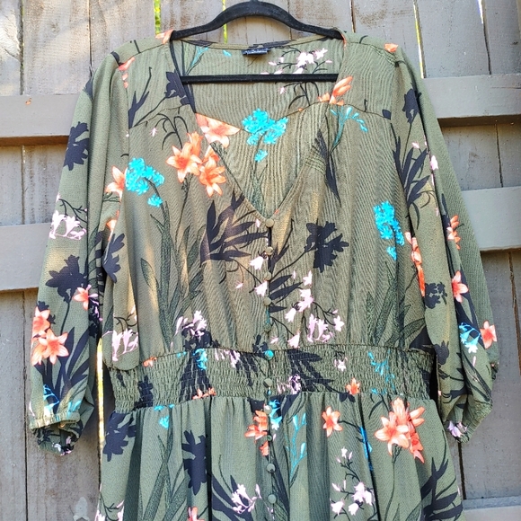 City Chic Floral Bohemian Maxi Dress Size XL/22 - Picture 4 of 10